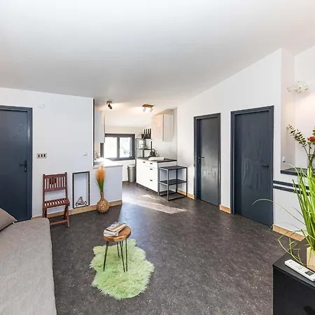 Cozy In Okrug Gornji Διαμέρισμα Τρογκίρ