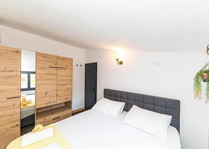 Lägenhet Cozy In Okrug Gornji *
