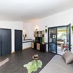 Pet Friendly In Okrug Gornji With Wifi Apartment *