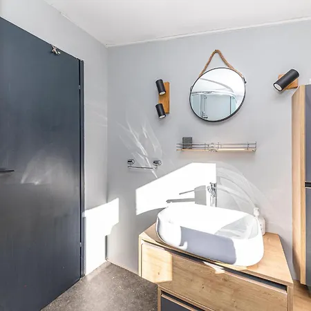 Cozy In Okrug Gornji Appartement