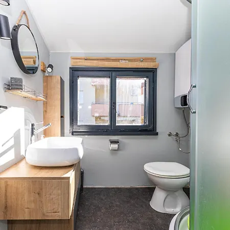Διαμέρισμα Gorgeous Apartment In Okrug Gornji With Wifi