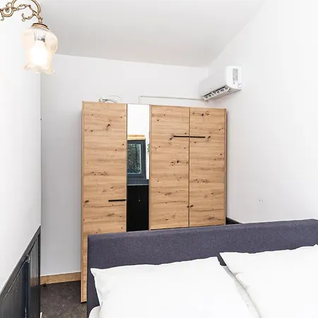 Pet Friendly In Okrug Gornji With Wifi Apartment