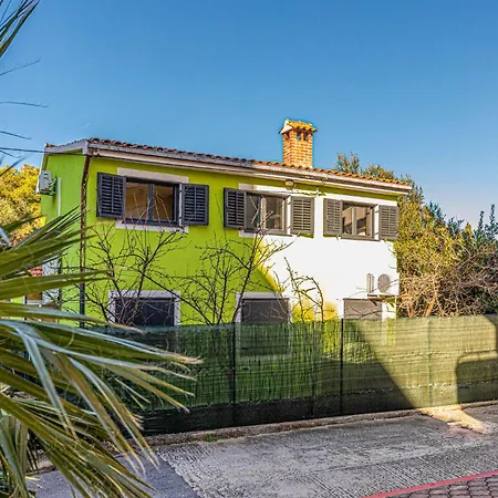 Cozy In Okrug Gornji Appartement