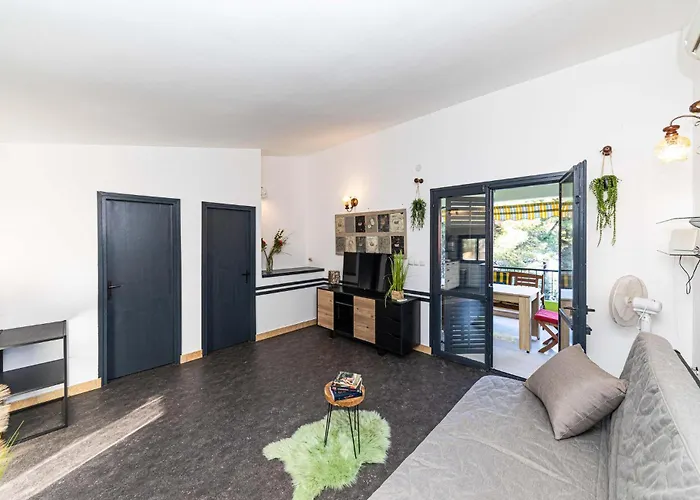 Cozy In Okrug Gornji Appartement *