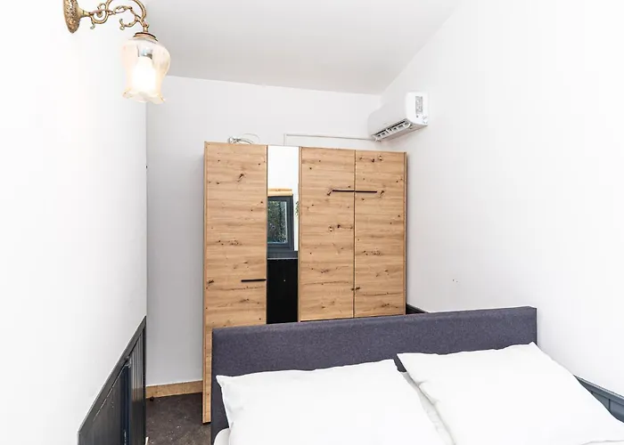 Cozy In Okrug Gornji Appartement