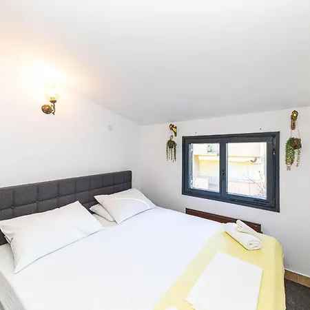 公寓 Gorgeous Apartment In Okrug Gornji With Wifi